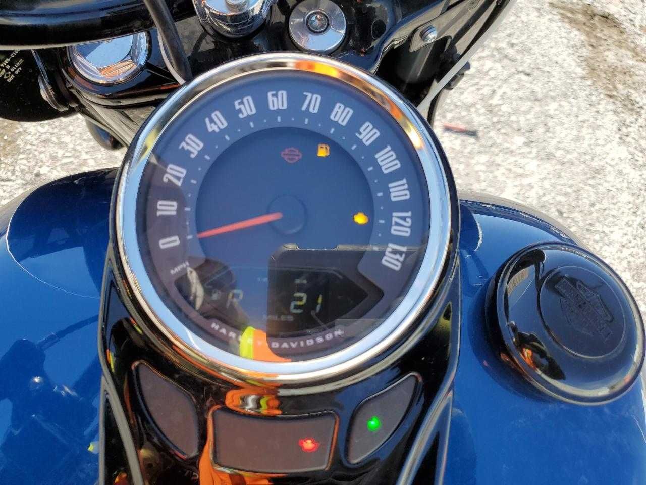 Harley-Davidson FLHCS 2022
