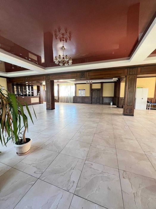 Продаж комерційного приміщення під ресторан та готель