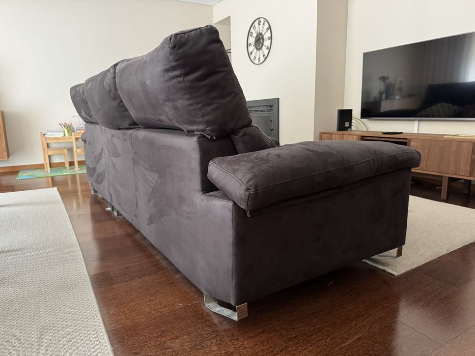 Sofá com chaise longue cinza antracite