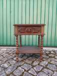 Mesinha de cabeceira ou mesa de apoio