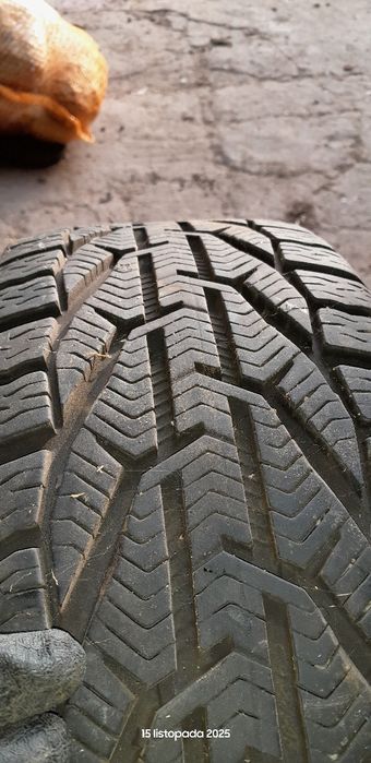 Opony zimowe z felgami od passata.