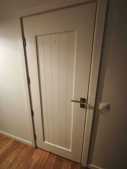 Drzwi drewniane komplet z ościeżnicą białe lewe 80 (otwór 90x209)