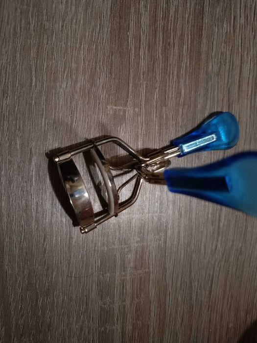 Затискач для завивки вій із пластиковими ручками