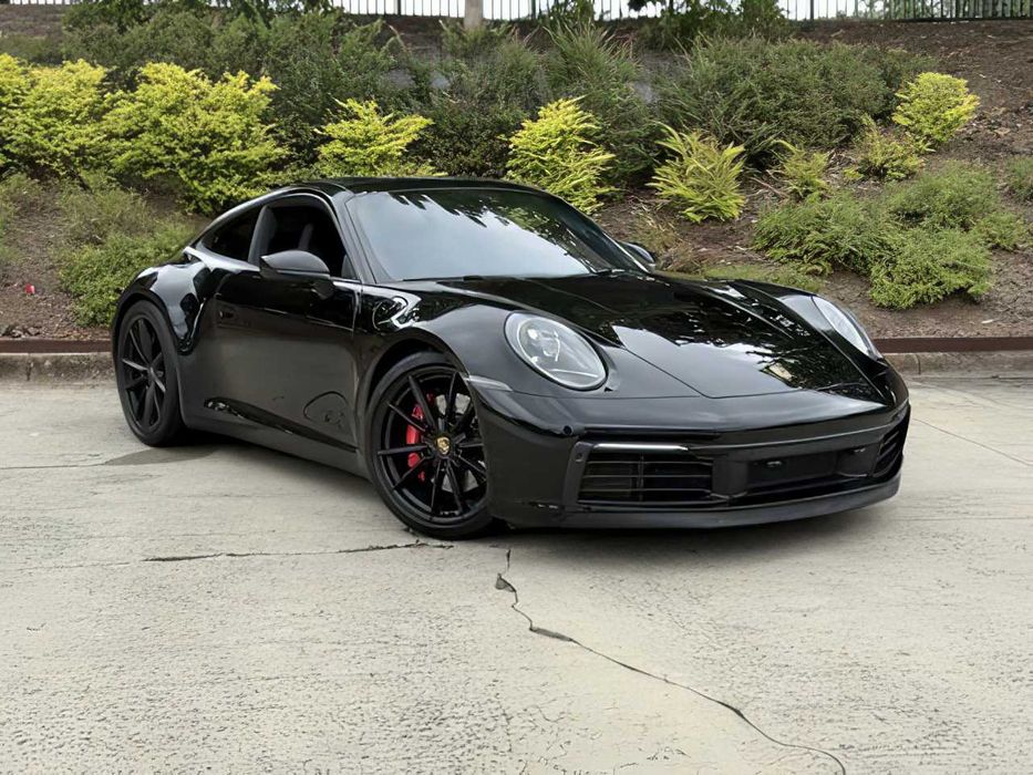 Porsche 911 Carrera      2020