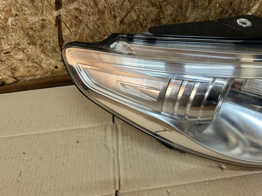 Передня права фара ксенон xenon Volkswagen Passat CC 2008-2012 дорест
