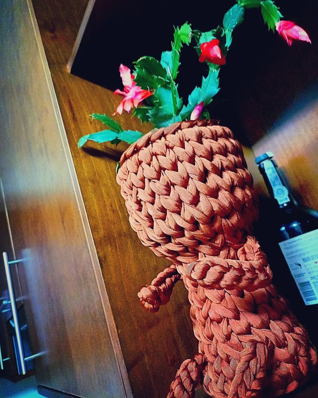 Jarra feita à mão em crochet em fio de malha
