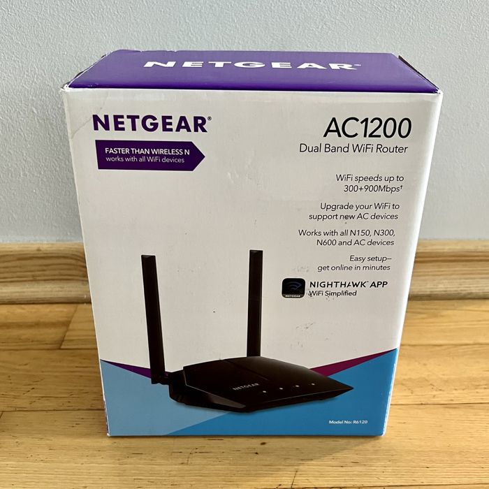 Router Netgear AC1200 R6120