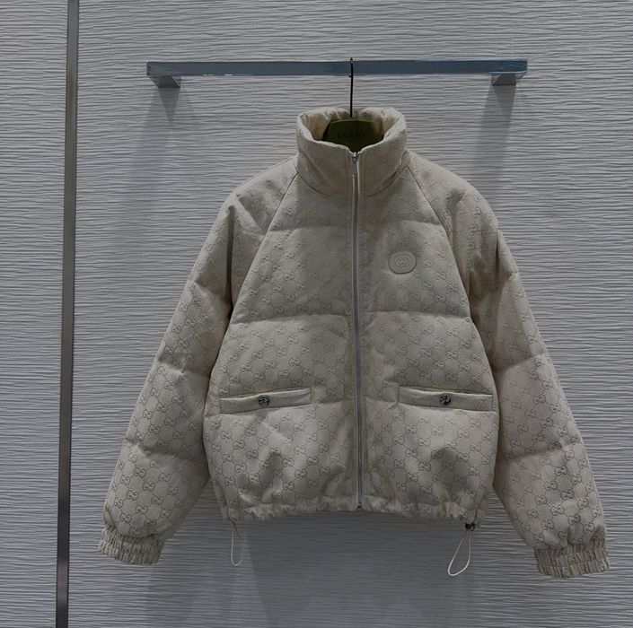 Gucci – krótka puchowa kurtka z białego gęsiego puchu
