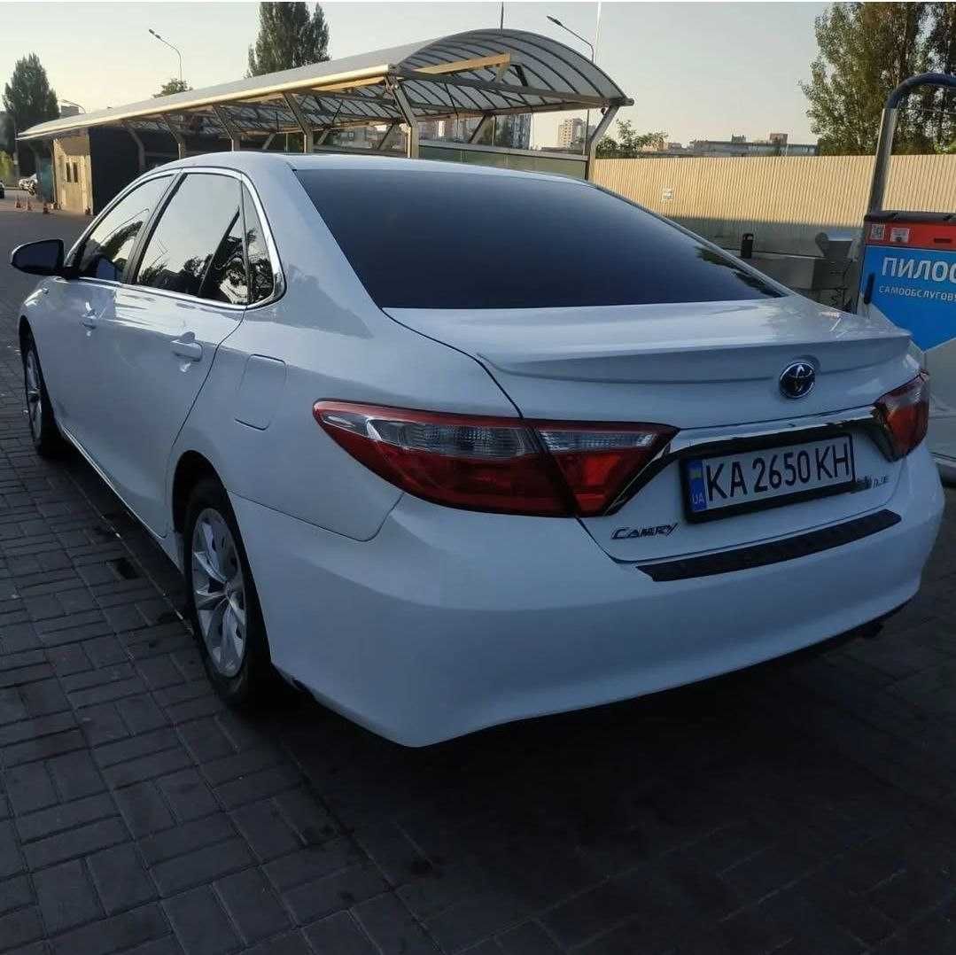 Оренда авто Toyota Camry Hybrid + ГБО, 6-7л/100км, аренда машины