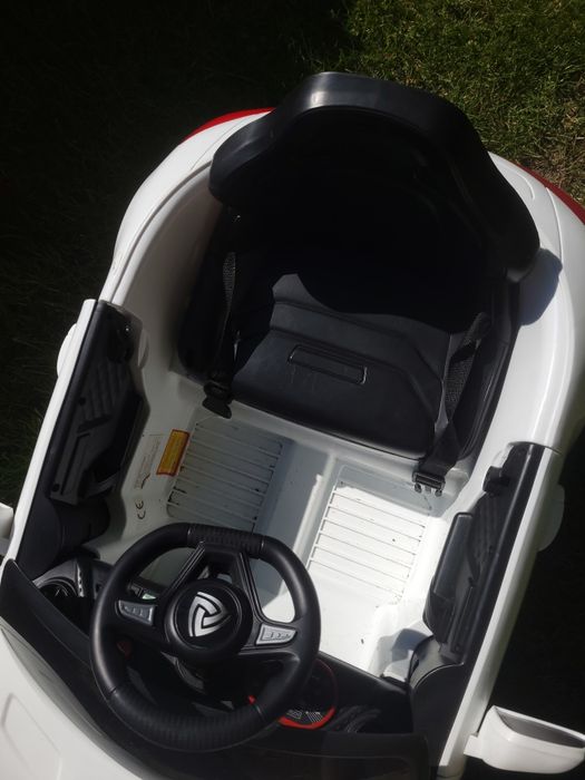 Samochód RSport Auto na akumulator dla dzieci zdalnie sterowane blueto