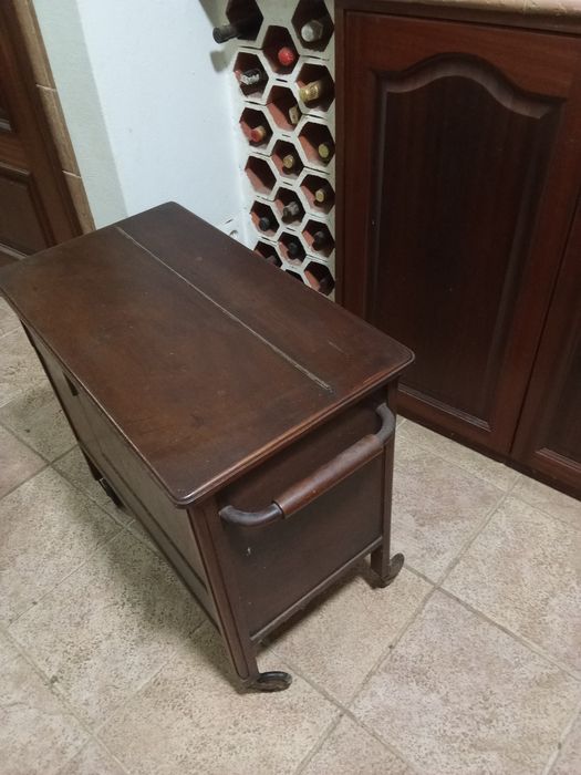 Móvel bar muito antigo com mais  de 70 anos