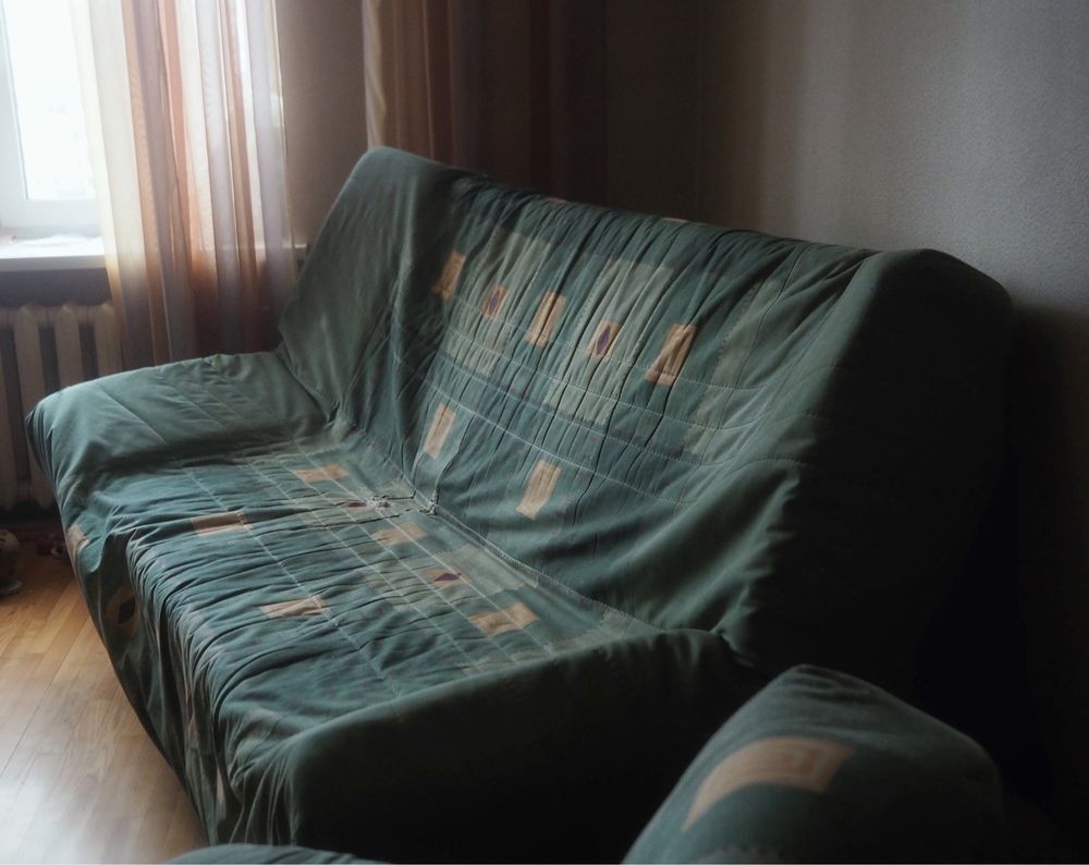 Срочно мягкий уголок зеленый диван и кресло
