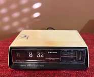 Sanyo RM-5021 relógio e radio despertador de palhetas flip-clock 1975