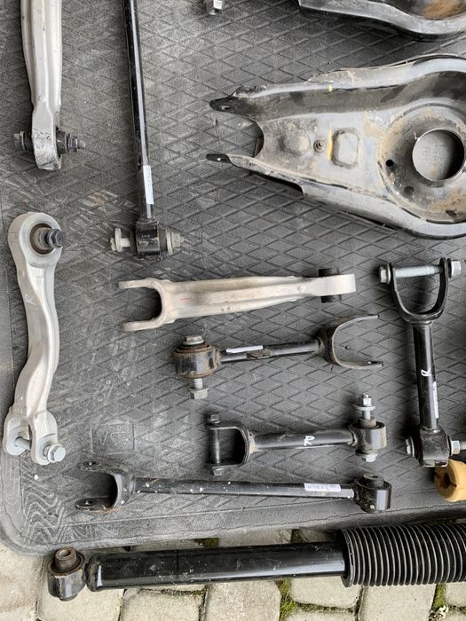 Tesla Model Y Ричаг