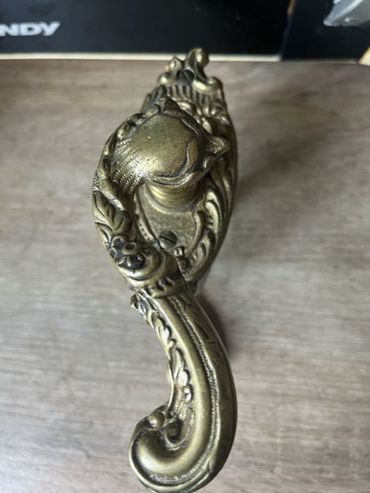 Пара старовинних декоративних дверних ручок