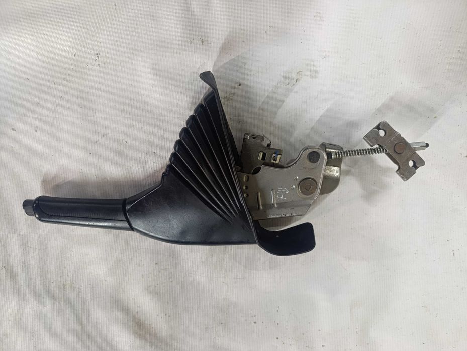 Ручник ручка ручника Fiat Doblo Добло 01-18 механізм гальма кожух 223