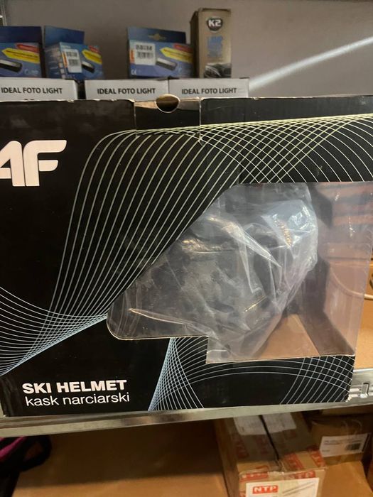 Kask narciarski AF H4221-KSDD001 - Idealny na stok!