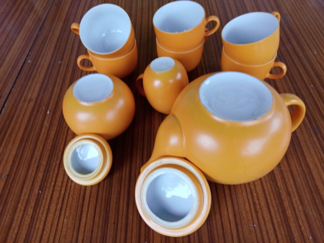Serwis kawowy 6 osobowy niesygnowany porcelanowy