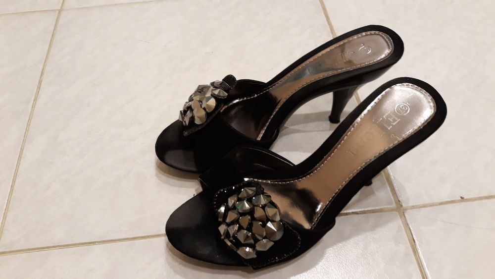 Босоножки замшевые 37 размер