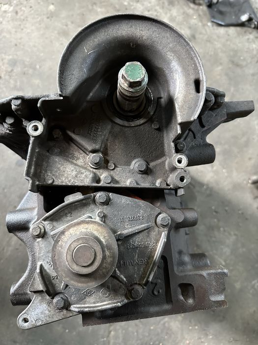 Блок k9k,колінвал k9k,поршня k9k