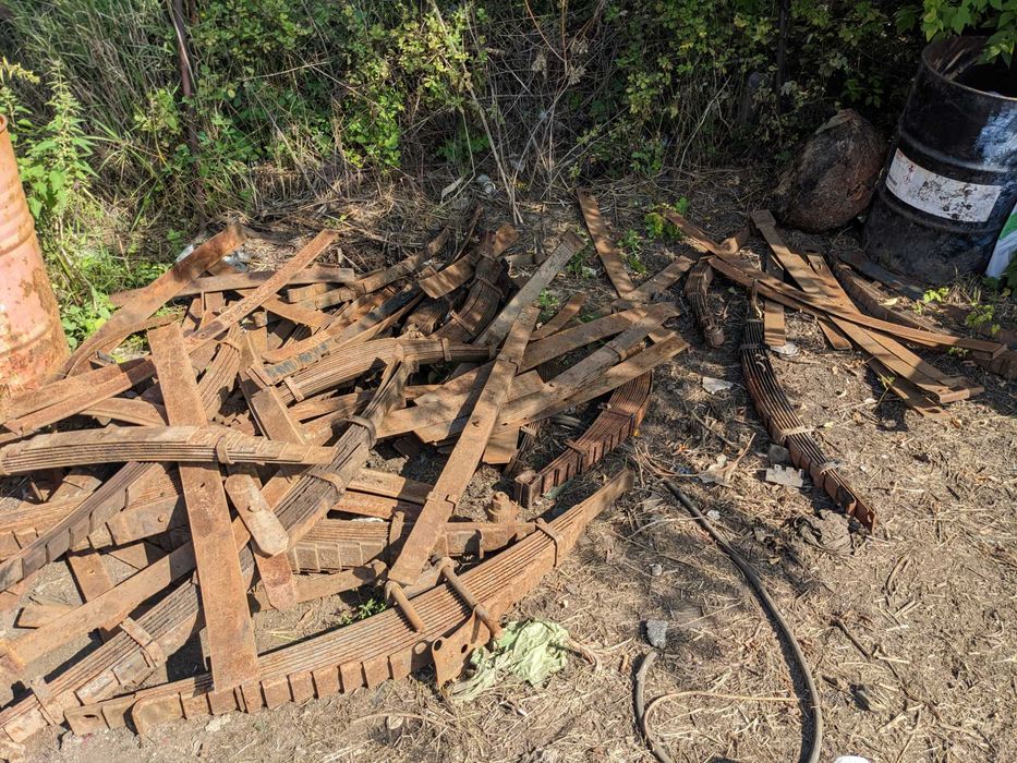 Продам рессоры и другие запчасти на грузовые автомобили.