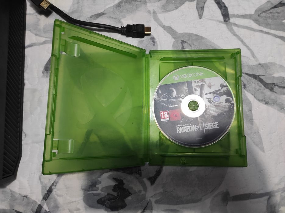 Xbox one 256GB + 1 jogo