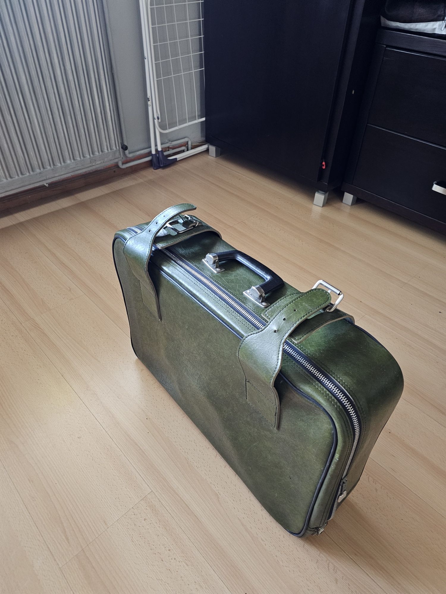 Walizka stara skórzana z lat 80 antyk