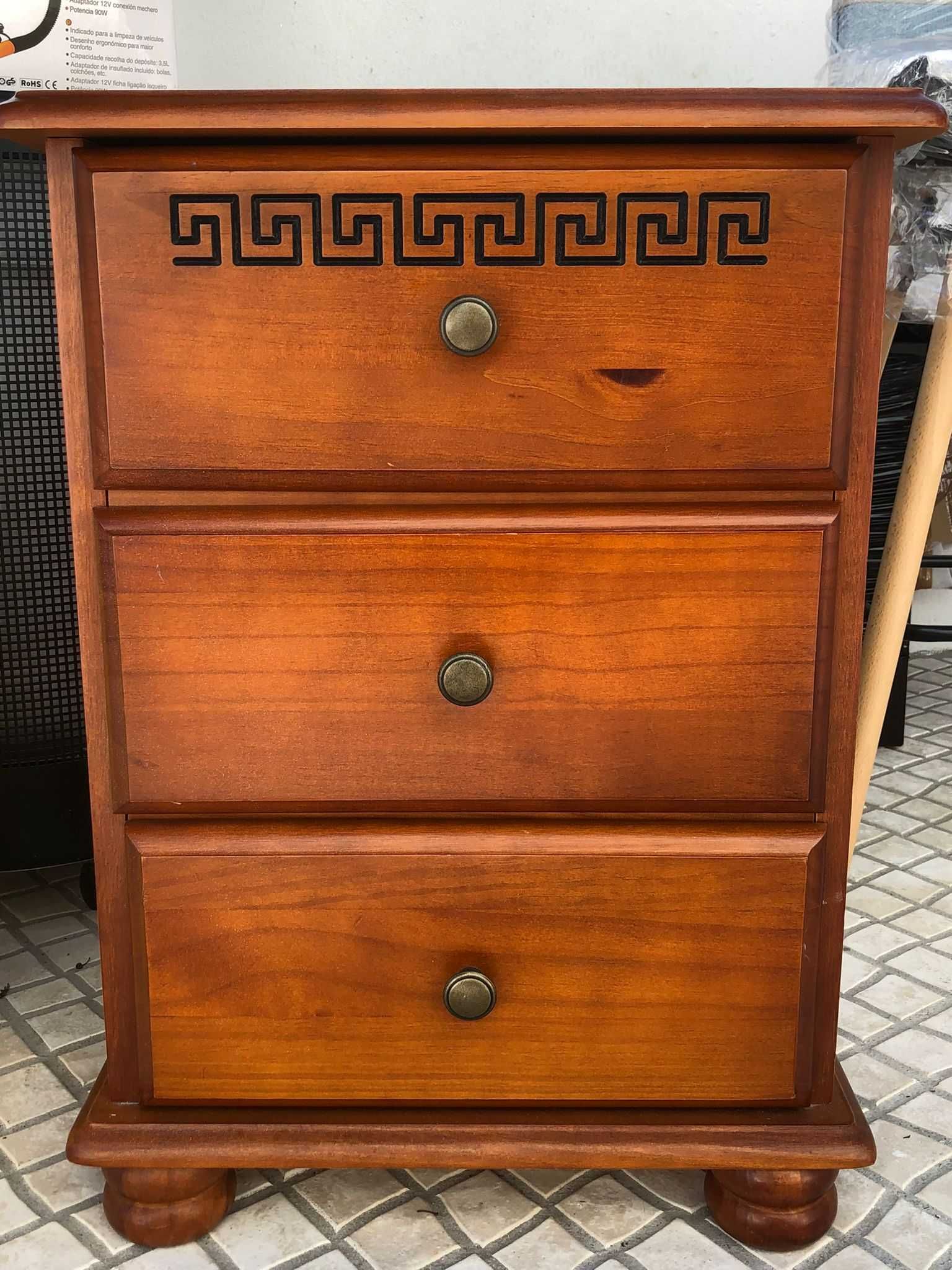 Cómoda e Mesa de Cabeceira (conjunto)