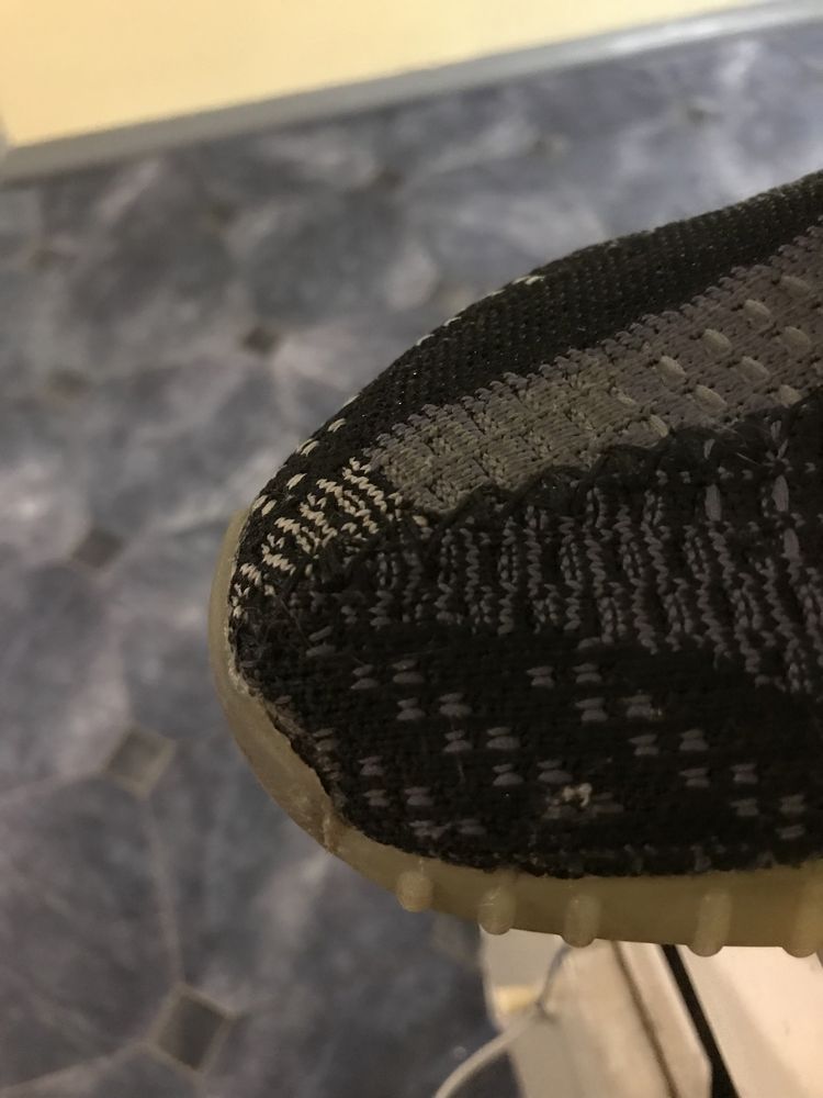 Продам Adidas Yeezy boost 350 v2 Carbon