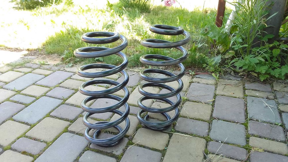 Пружини підвіски Jeep Grand Cherokee 2.7CRD/3.1TD 4242100 LESJOFORS