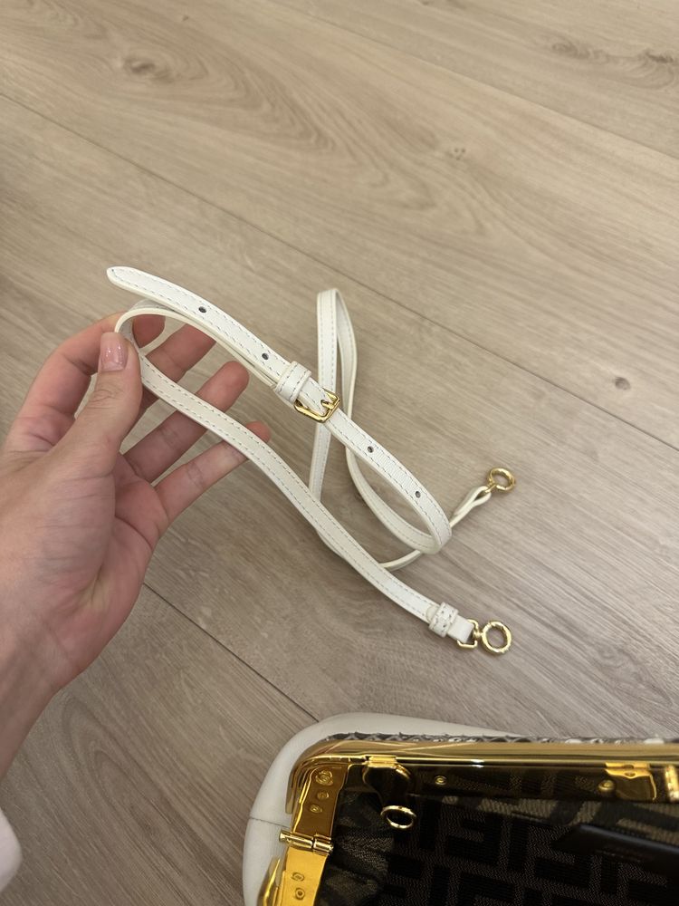 Клатч Fendi