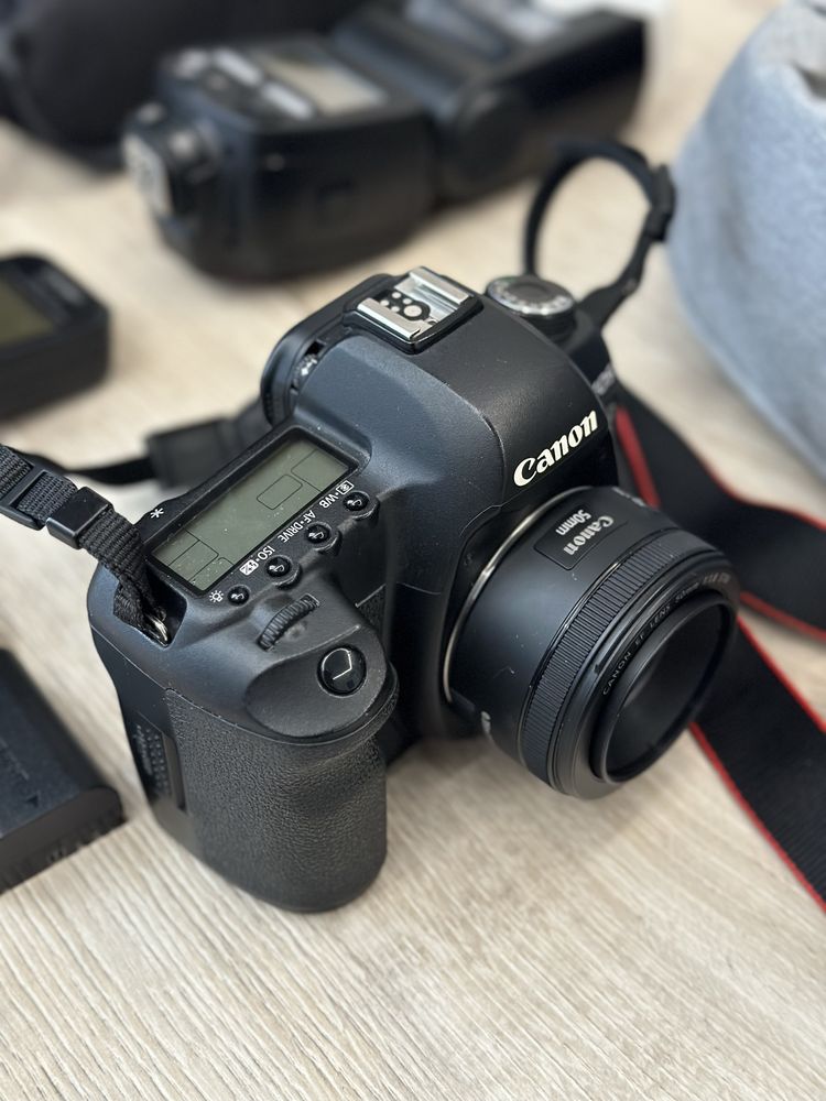 Продам Canon 5d Mark II Mark 2 + спалах + бонуси + Canon 50mm обʼєктив