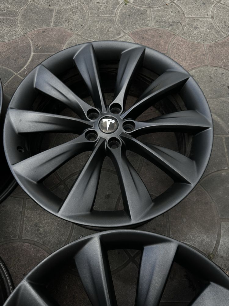 Диски 5/120 r21 tesla perfomance оригінал разношир
