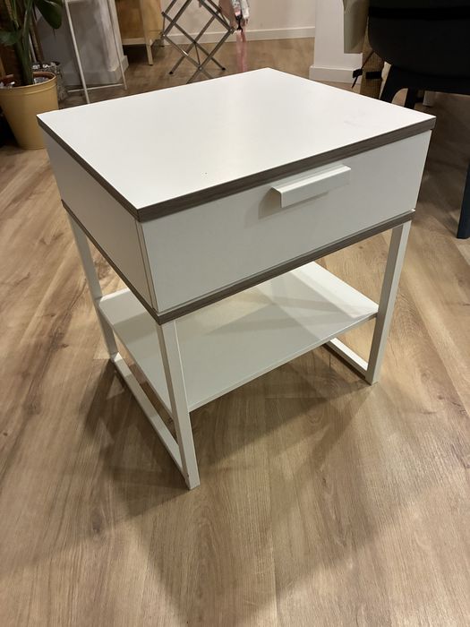 Mesa de cabeceira IKEA