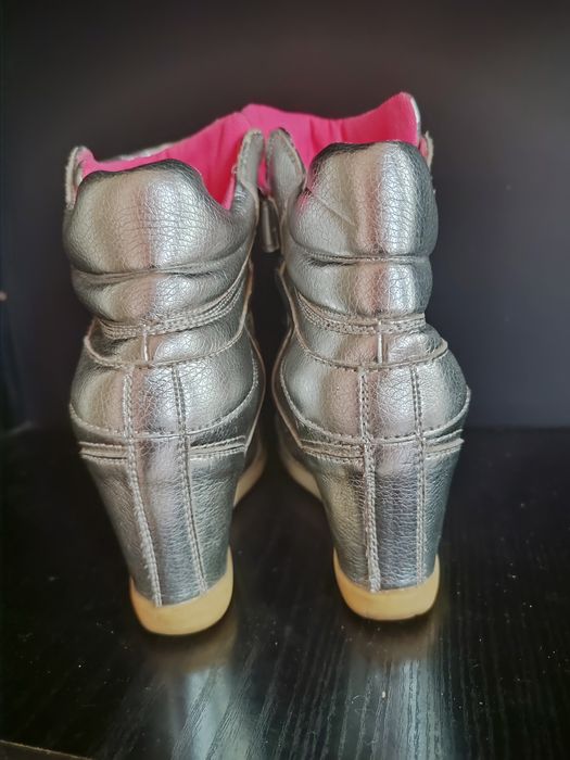 Продам сникерси р39