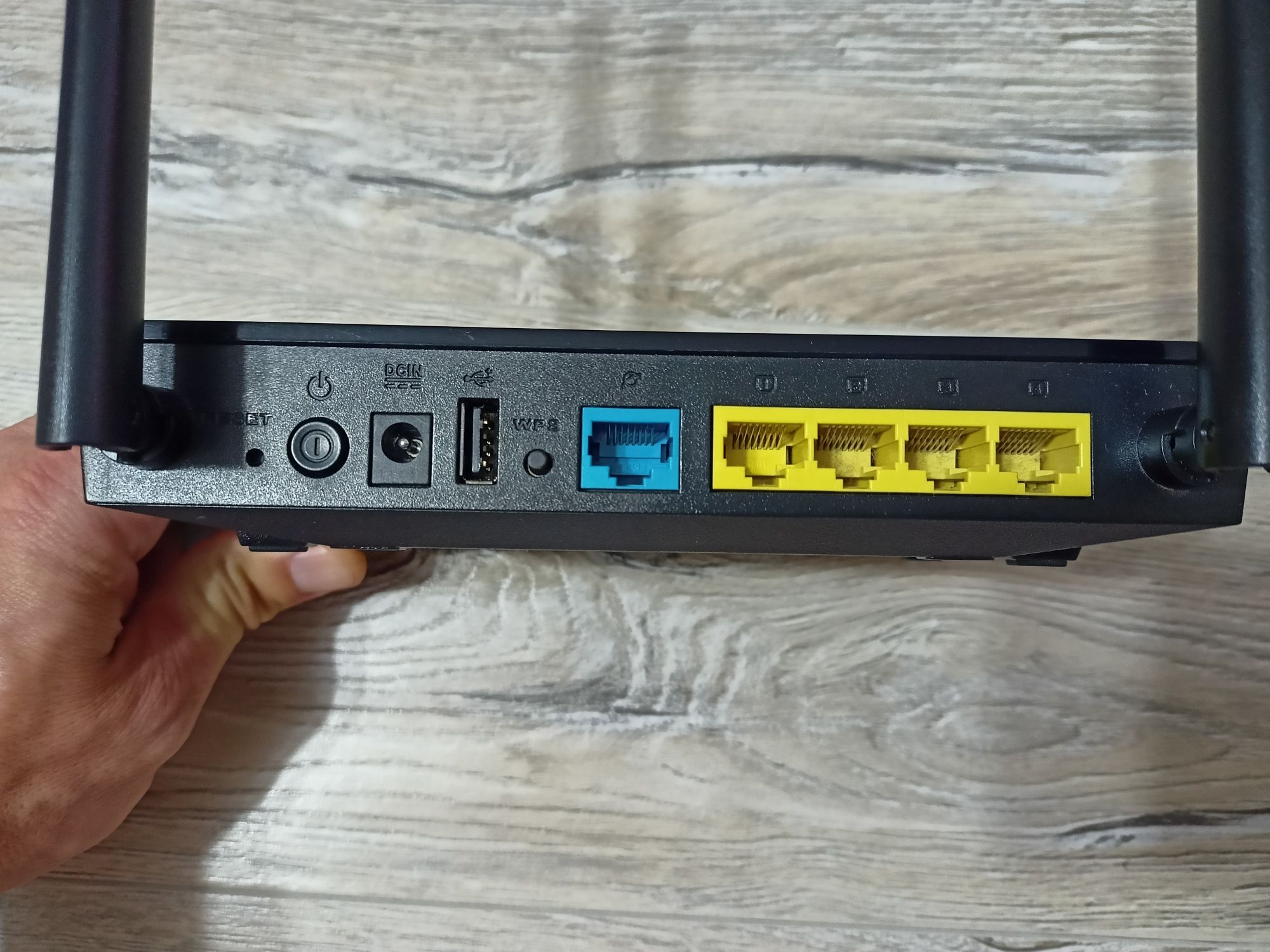 Router Asus RT-AC52U