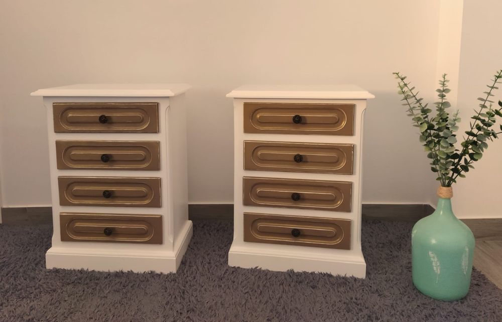 Mesas de cabeceira restauradas