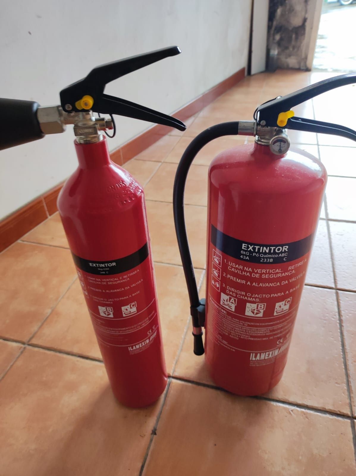 2 Extintores CO2 e Pó Químico ABC novos, nunca usados