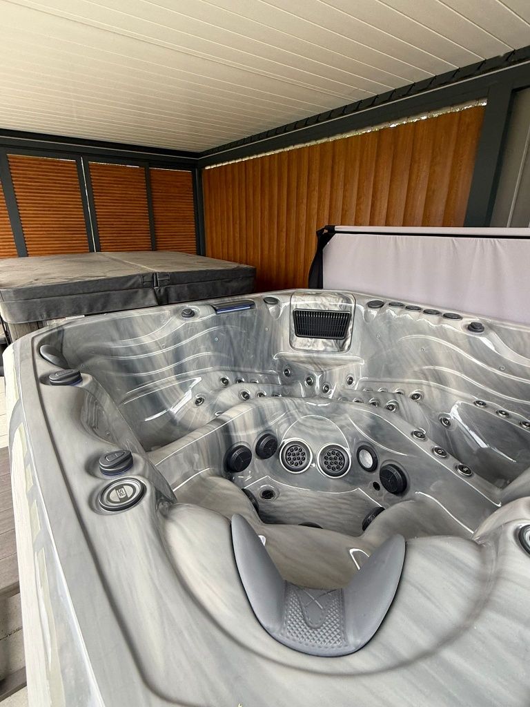 Wystawowa wanna jacuzzi  Barcelona nowy model