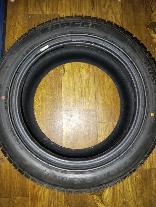 Продам две зимние покрышки 205/55R16