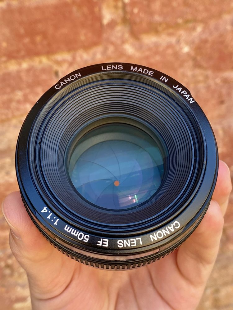 Canon EF 50 / f 1.4