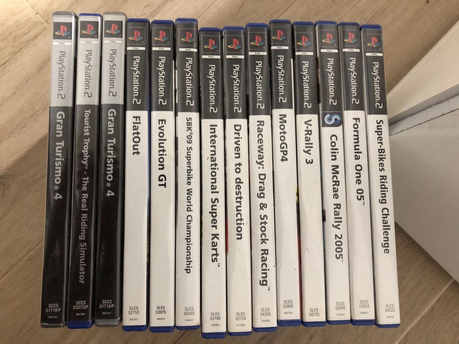 Vendo jogos ps2 (carro e motas)