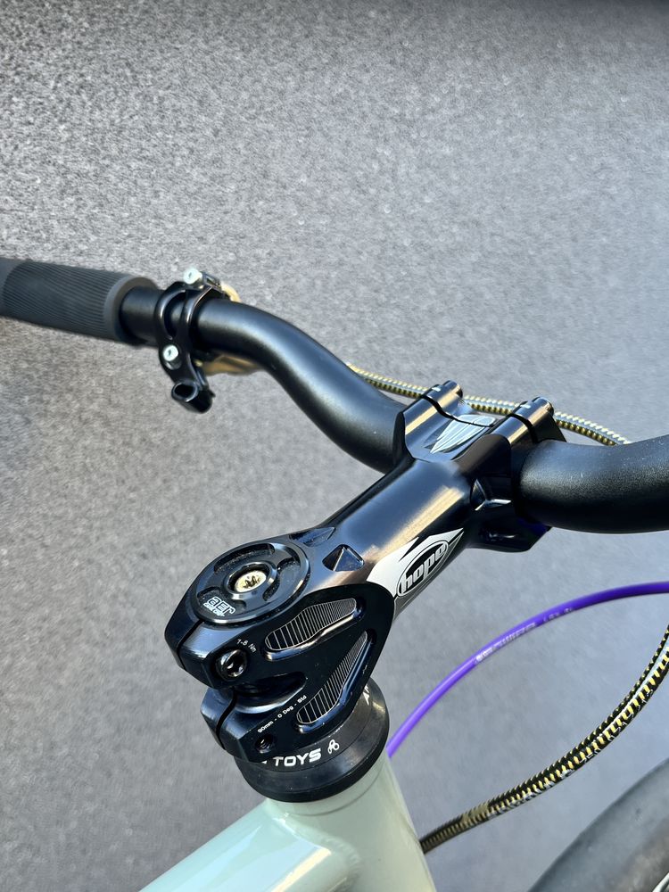 Octane one Kode Custom Apex cr-mo gravel, surly, bombtrack rondo