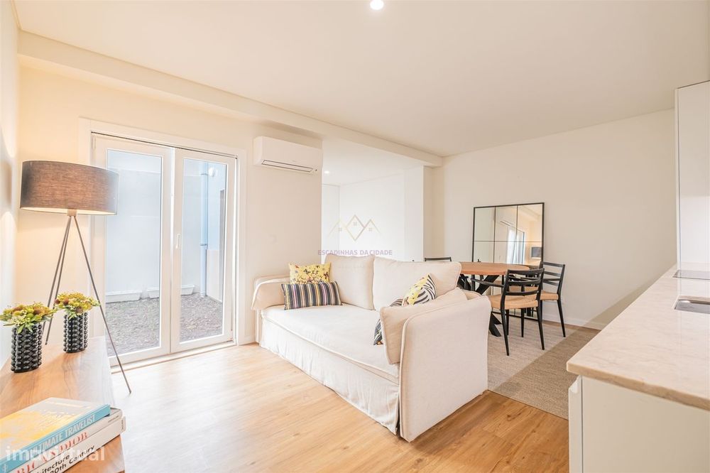 Charme e Conforto: T0+1 com 25 m² de Jardim privativo, no Alto de Sant