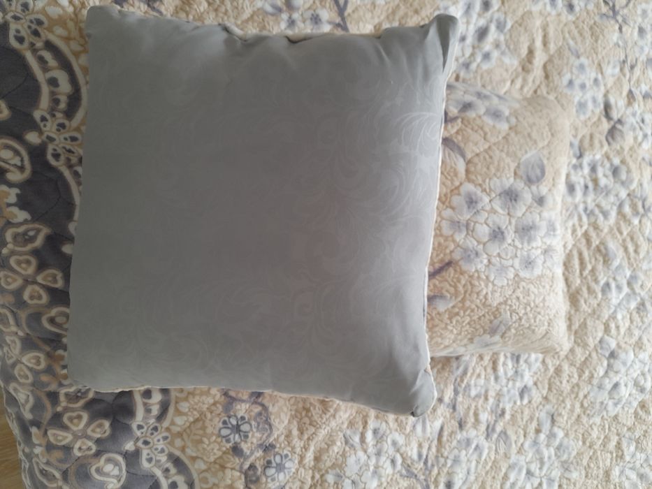 Стьобане покривало плюс дві подушки