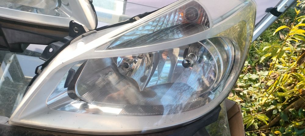 Renault Clio 3 przed lift lampy przednie TYC jak nowe cena za komplet