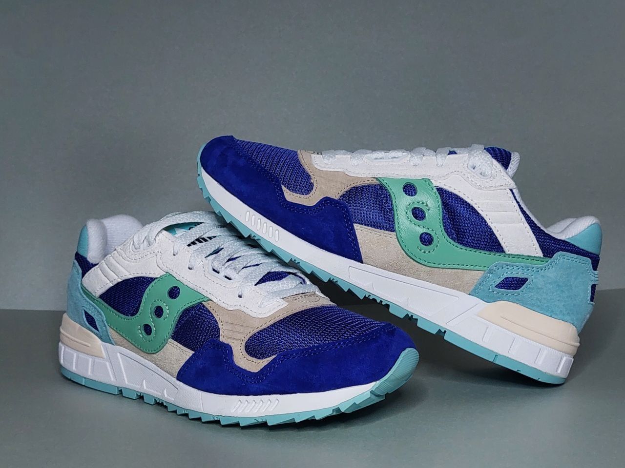 Нові кросівки Saucony Shadow 5000