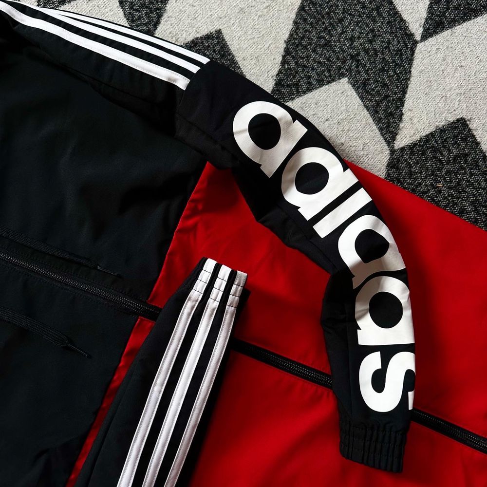 Нова вітровка,куртка Adidas L