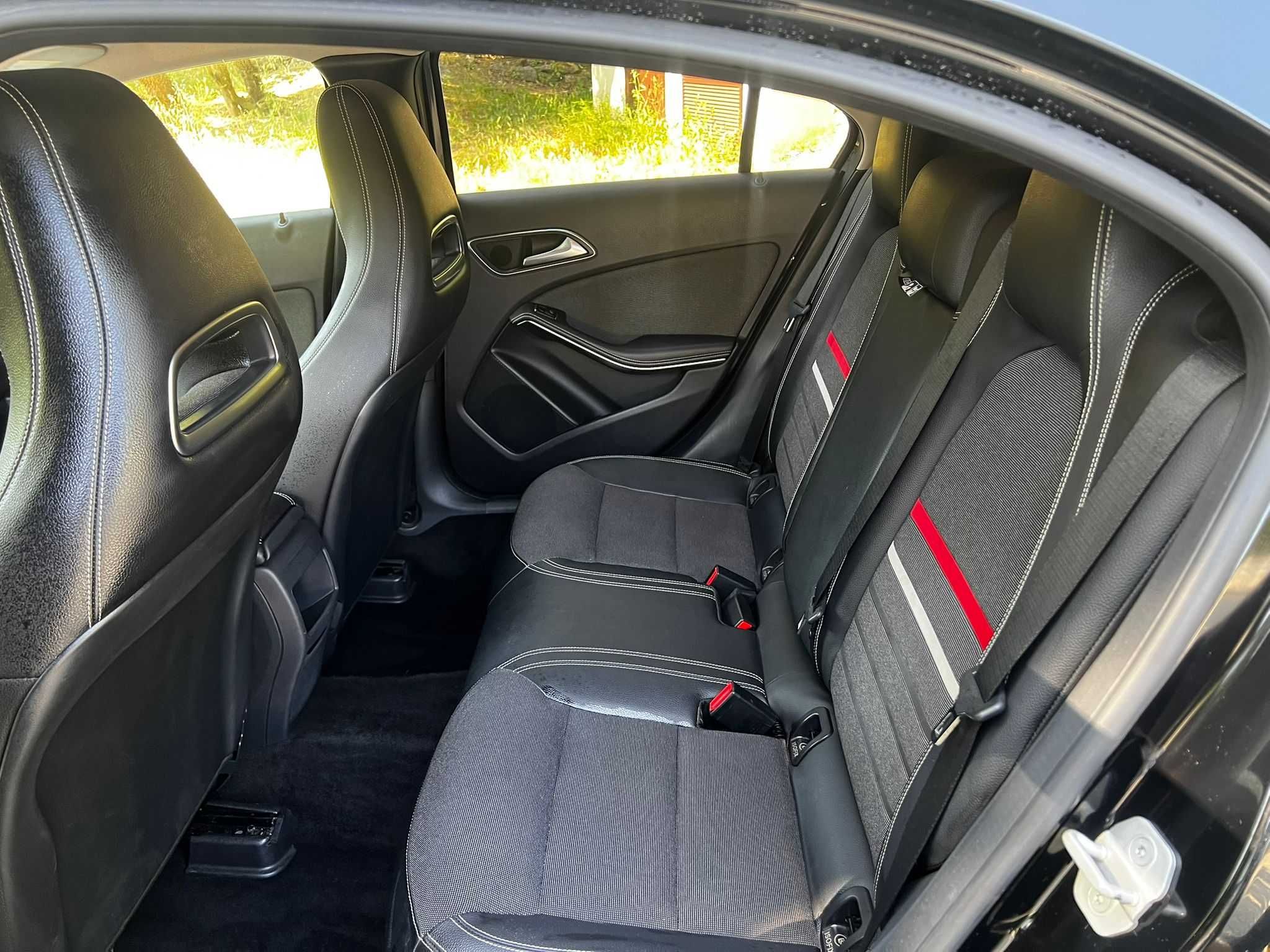Mercedes Benz A 180 BlueEfficiency Edition Style (SÓ 169.000KM) C/Novo