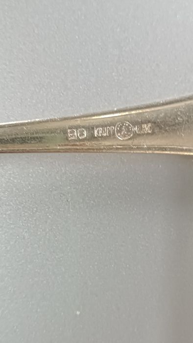 Posrebrzane sztućce Kruppa oraz Wellnera .